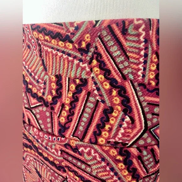 LuLaRoe Cassie Pencil Skirt NWT Fitted Knee Length Red Multicolor Abstract - Picture 7 of 8